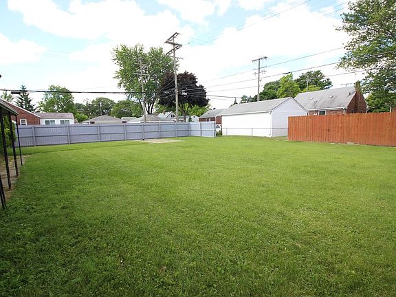2nd image of 26705 Greenleaf St