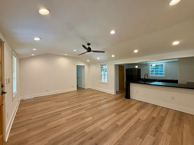 1627 Wainwright Dr SE — Photo 5