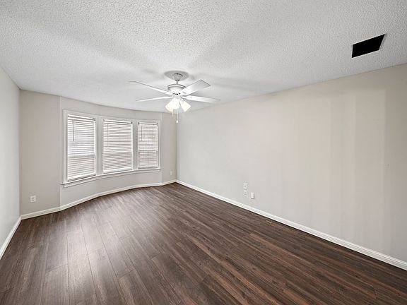 5th image of 900 Pine Cone Cir