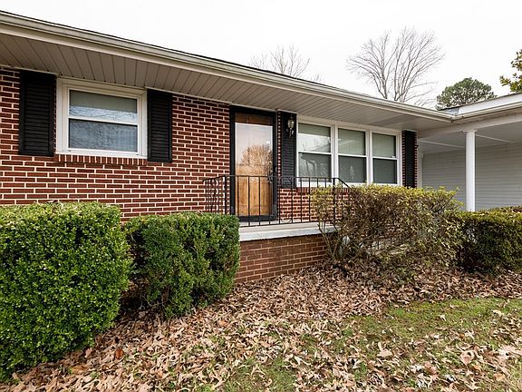 4th image of 4102 Eastwood Dr