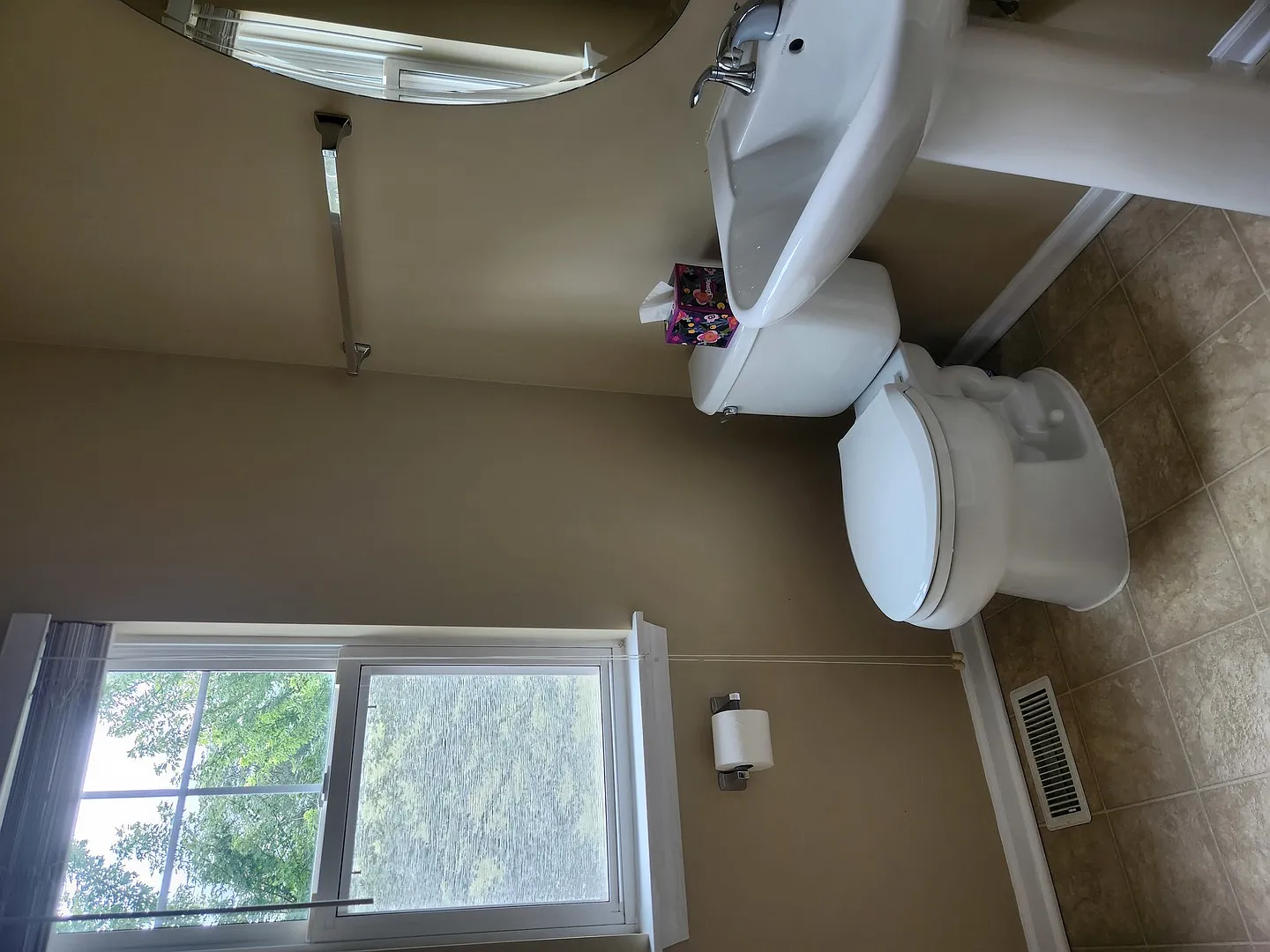 3 bed, 2.5 bath, 1850 sqft, $2,800 — Photo 3