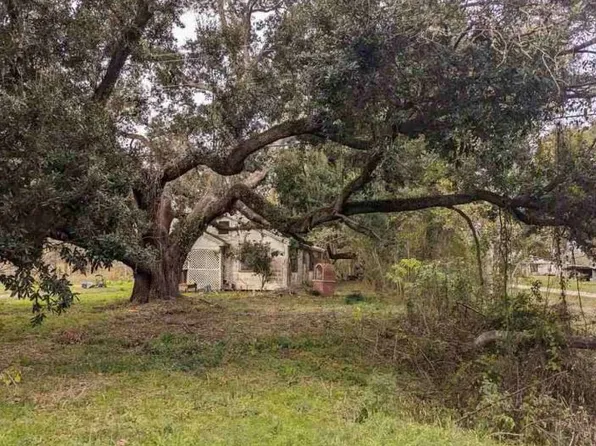 11224 Section Rd, Port Allen, LA 70767