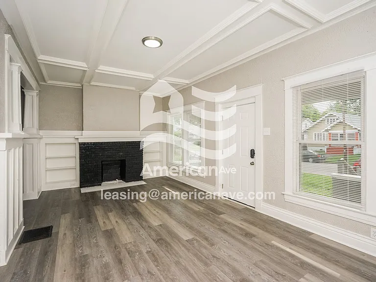 1346335_004_wm_-_living_room_12992195.jpg
