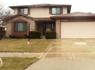19680 Dawnshire Dr, Brownstown, MI 48193