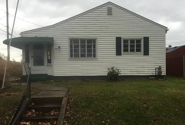1st image of 219 E 10th St