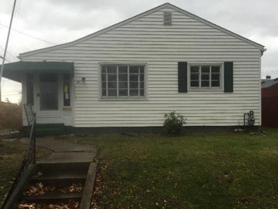 219 E 10th St, Uhrichsville, OH, 44683