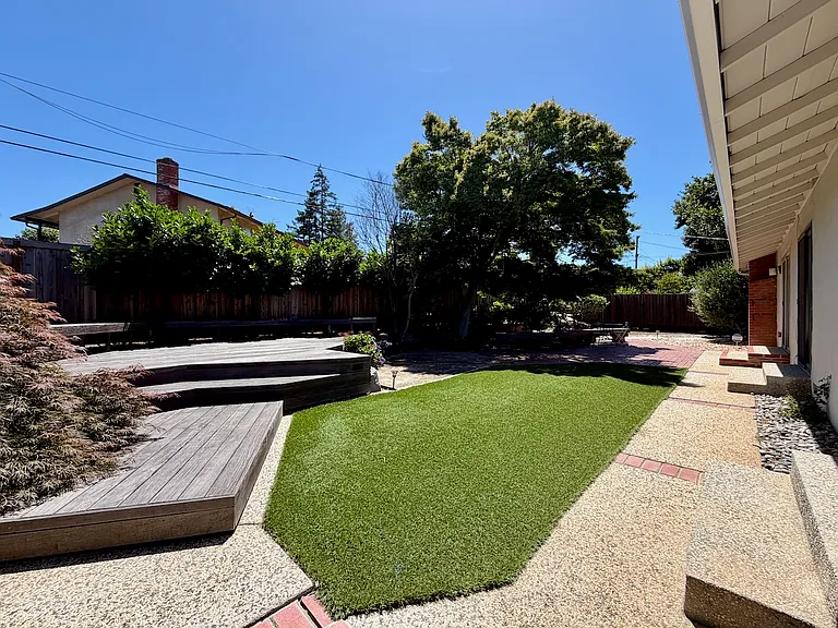 832 Cathedral Dr — Photo 11