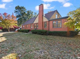 412 Outer Park Dr, Springfield, IL 62704