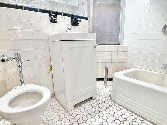 3rd image of 317 E 150th St APT 1D