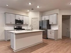 3 bed, 2.0 bath, 1446 sqft, $1,950 — Photo 3