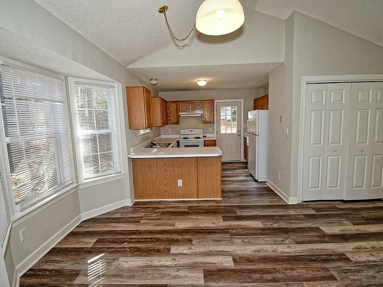 239 Tillamook Dr — Photo 12