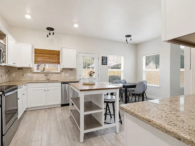 20515 View Mdw — Photo 11