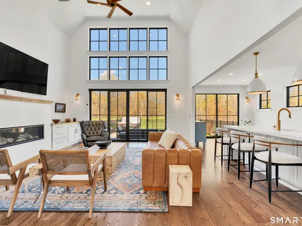 4 Bentons Knoll #2, Guilford, CT 06437