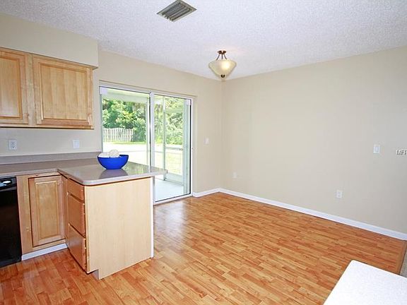 5th image of 18316 Morrisson Ave