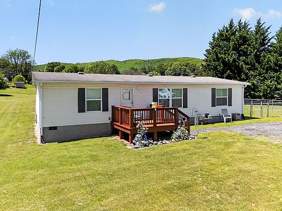 3rd image of 1387 Ivanhoe Rd