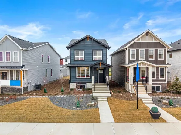 541 SE Bridgeport St, Chestermere, AB T1X 3E1
