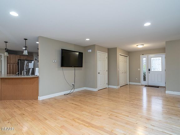 3rd image of 2180 42nd Ave S