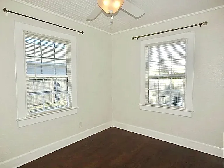 2115 N 12th Ave — Photo 9