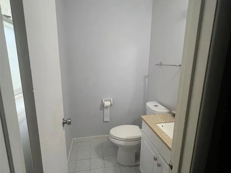805 Northbend Dr — Photo 10