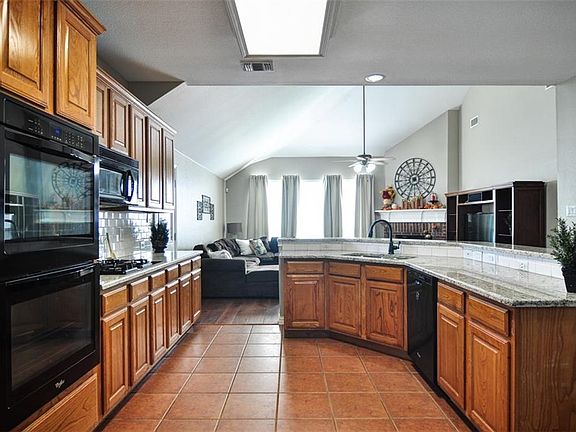 5th image of 6217 Candletree Ln