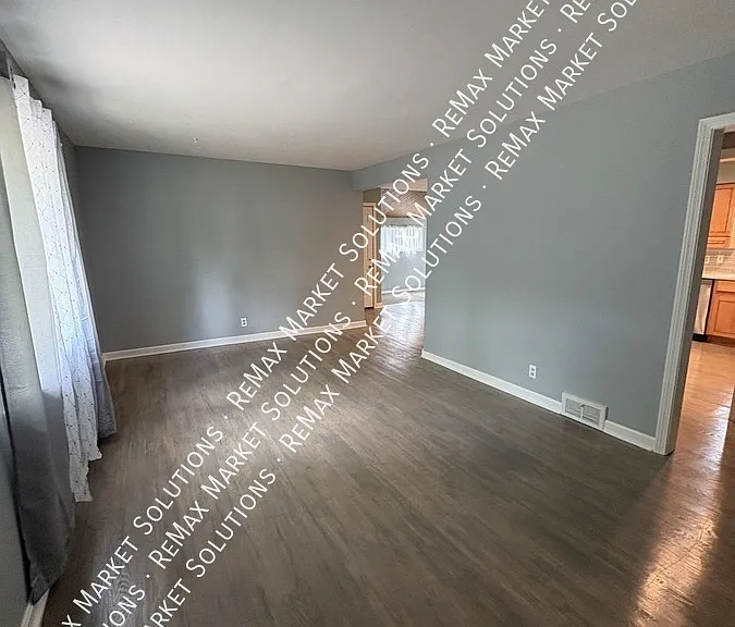 722 Avondale St — Photo 16