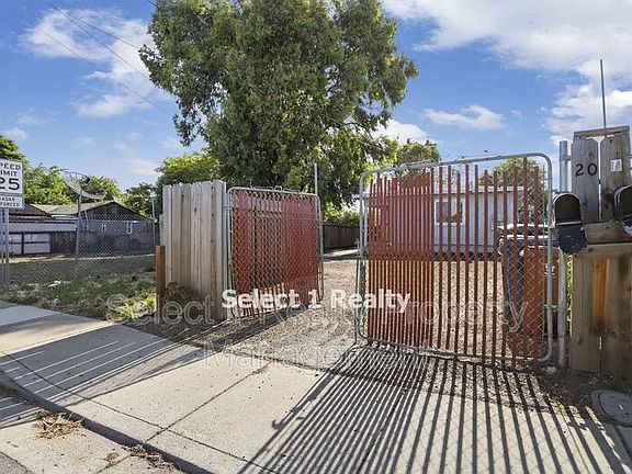 3rd image of 20B Poinsettia Ave