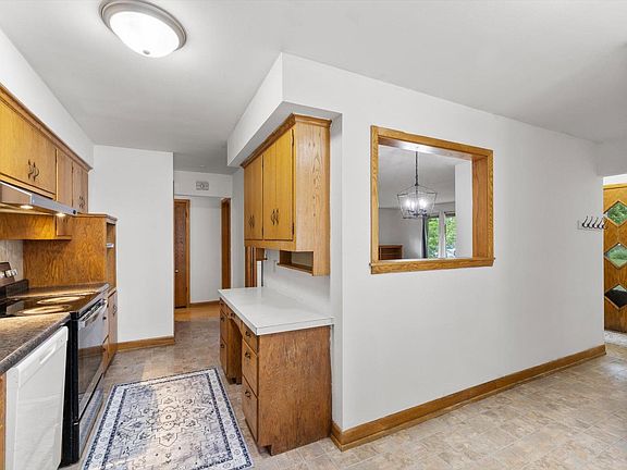 5th image of 6328 Tingdale Ave