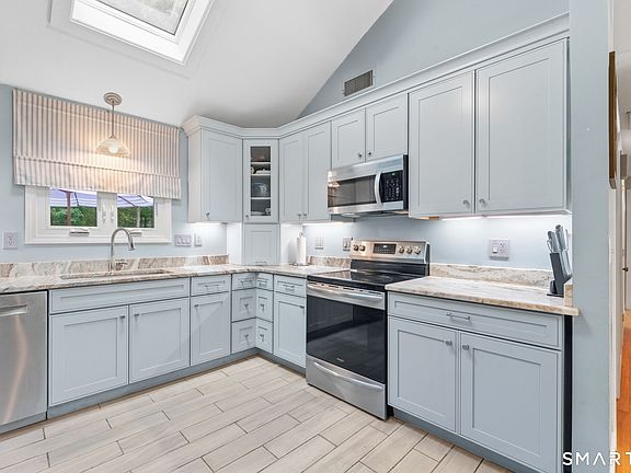 4th image of 229 Geraldine Drive