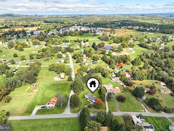 3rd image of 22 Willow Creek Rd