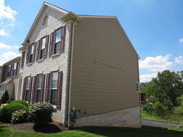 2nd image of 170 Blue Grass Cir