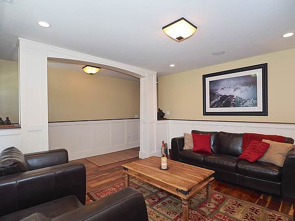3rd image of 2523 W Horseshoe Cir