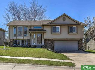 15225 Locust St, Omaha, NE 68116