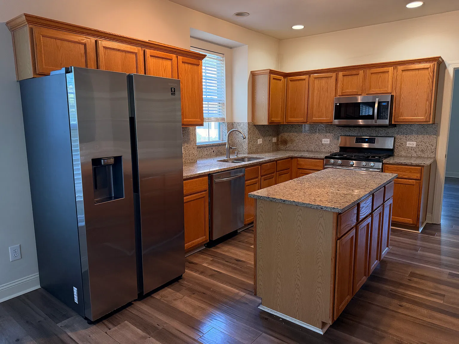 4 bed, 3239 sqft, $2,695 — Photo 4
