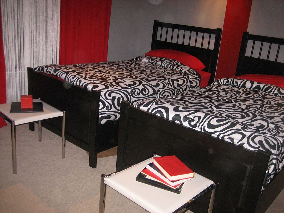 2nd bedroom