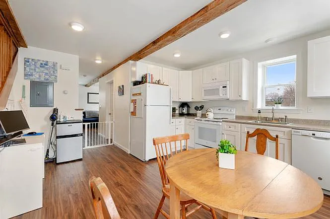 2 bed, 800 sqft, $2,550 — Photo 4