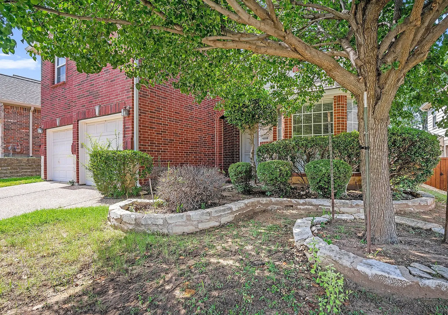 Beautifully Crafted 5 Bedroom 4 Bath in Flower Mound! — Photo 2