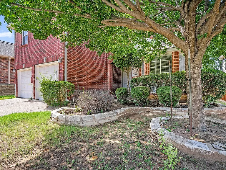 4213 Sharondale Dr — Photo 2