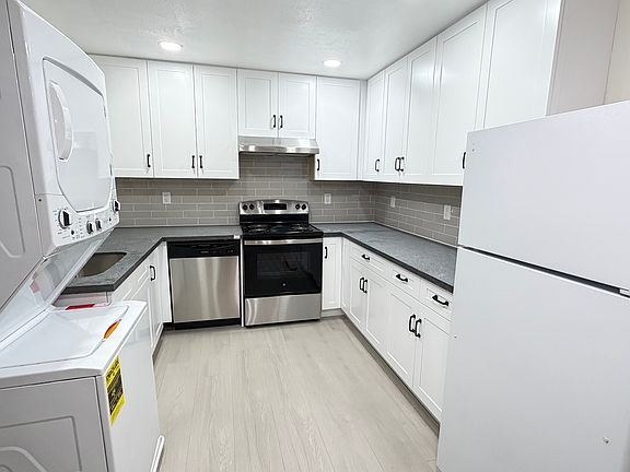 4th image of 1577 Pomeroy Ave #202