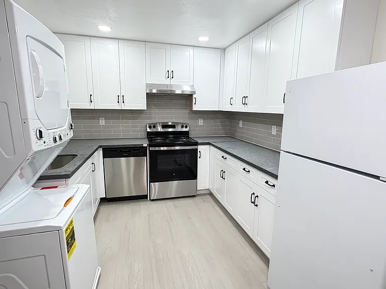1577 Pomeroy Ave #202 — Photo 4