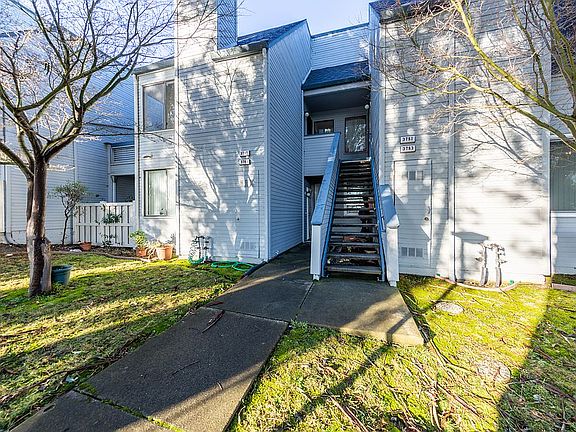 2nd image of 3785 Stoneglen N