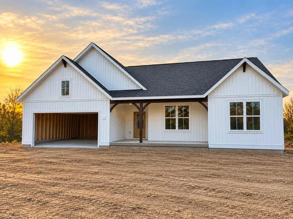 7376 Blackbrook Dr, Zeeland, MI 49464