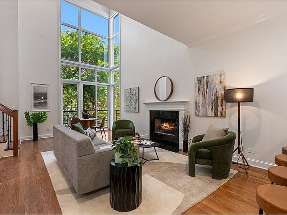 3rd image of 1525 N Wood St #2
