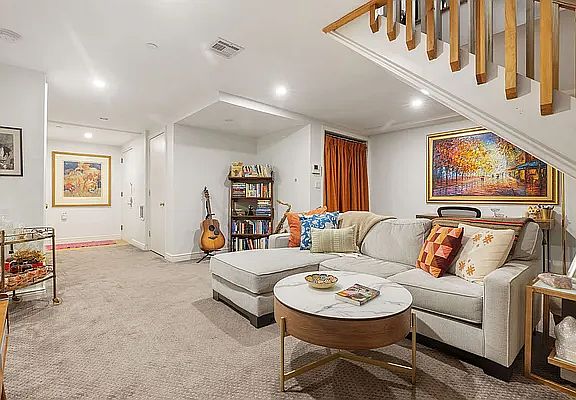 5th image of 199 Huron St APT 1A