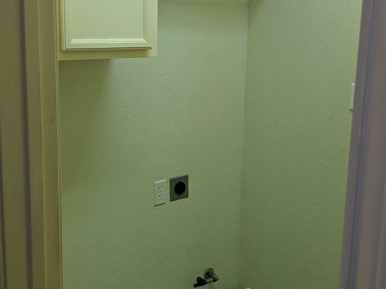 8005 Blue Bonnet Ln — Photo 32