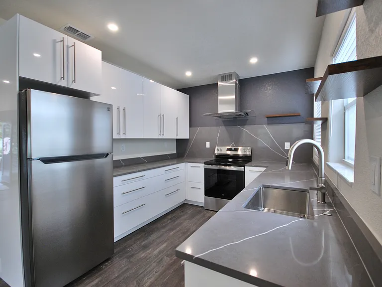 230 E Concord St — Photo 1