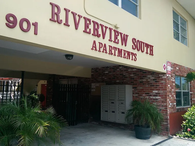 Riverview South Apartments — Photo 15