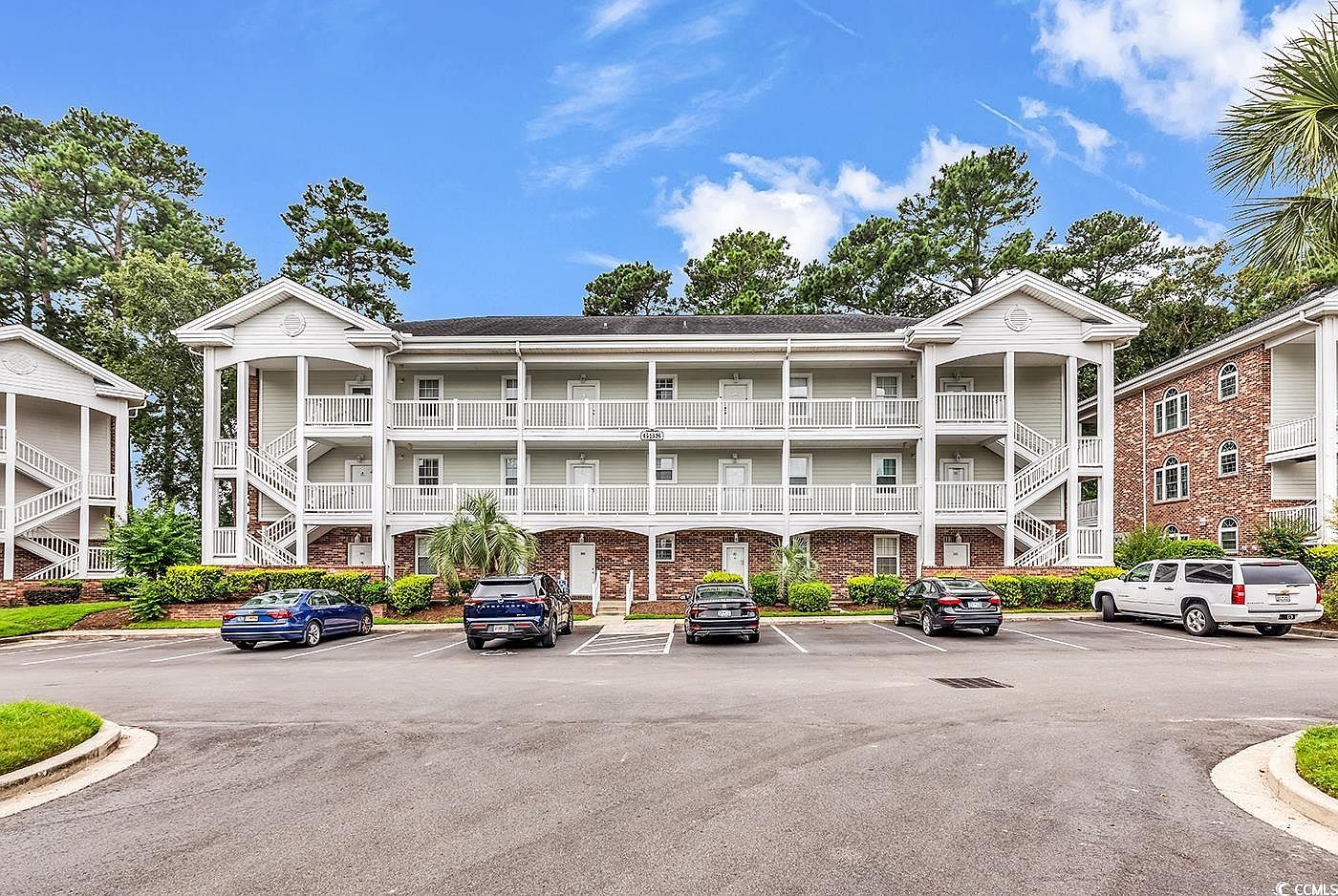 698 Riverwalk Dr. #201