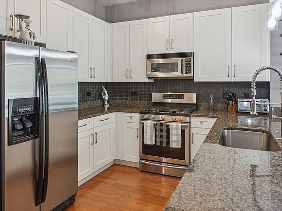 4th image of 873 N Larrabee St APT 401