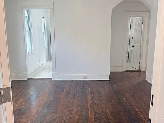5th image of 105 Bridgeport Ave #2