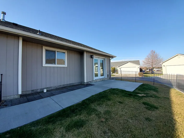 2421 S Arthur Ct — Photo 27